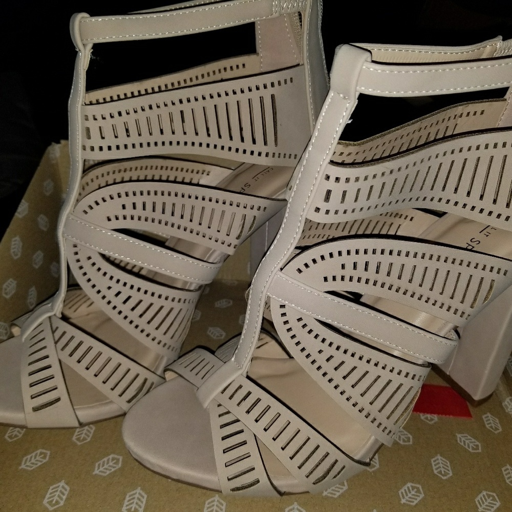 Call it spring Frobhum heel shoes